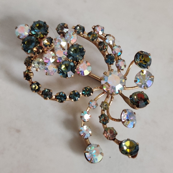 Vintage Austrian Crystals Brooch - Picture 8 of 12